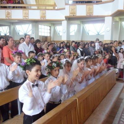3 iunie: Dofteana: Prima sfântă Împărtăşanie