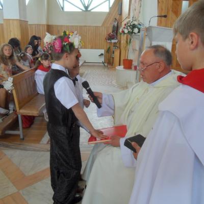 3 iunie: Dofteana: Prima sfântă Împărtăşanie