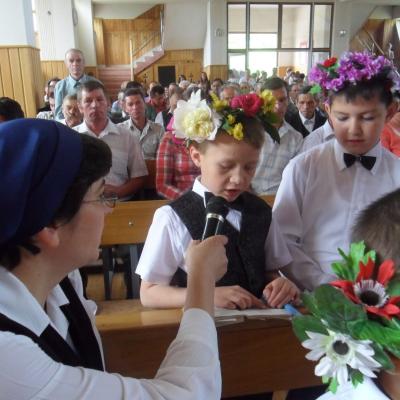 3 iunie: Dofteana: Prima sfântă Împărtăşanie