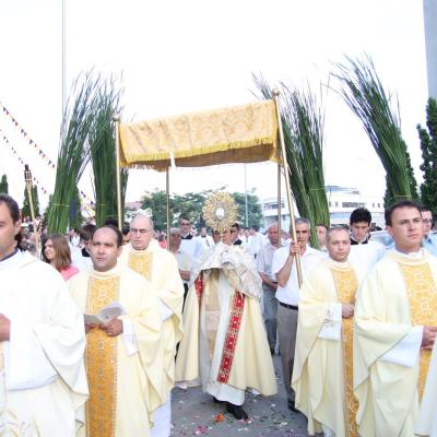 7 iunie: Bacău: Procesiunea cu preasfântul sacrament pe străzile oraşului