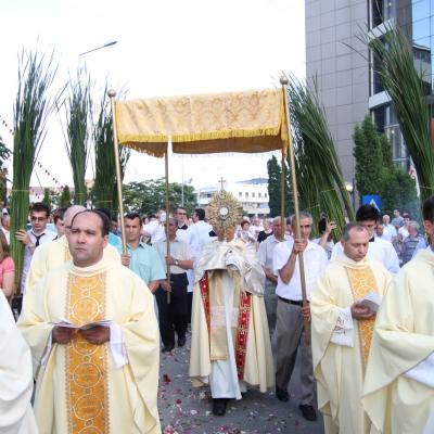 7 iunie: Bacău: Procesiunea cu preasfântul sacrament pe străzile oraşului
