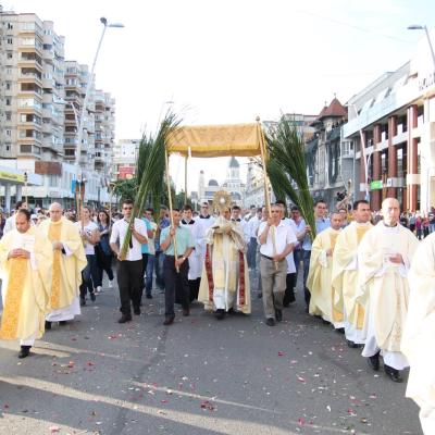 7 iunie: Bacău: Procesiunea cu preasfântul sacrament pe străzile oraşului