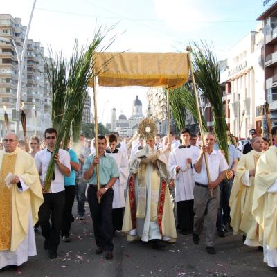 7 iunie: Bacău: Procesiunea cu preasfântul sacrament pe străzile oraşului
