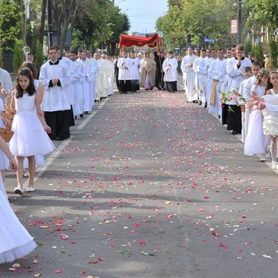 10 iunie: Procesiune cu Isus Euharisticul. Foto: Adrian Cuba