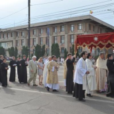 10 iunie: Procesiune cu Isus Euharisticul. Foto: Adrian Cuba