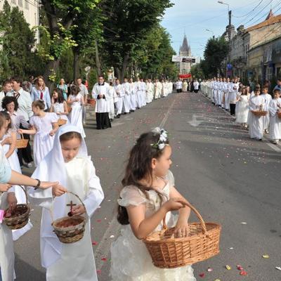 10 iunie: Procesiune cu Isus Euharisticul. Foto: Adrian Cuba