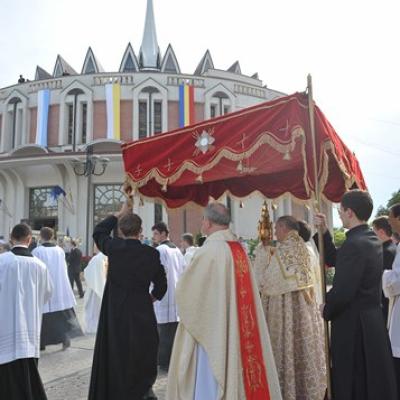 10 iunie: Procesiune cu Isus Euharisticul. Foto: Adrian Cuba