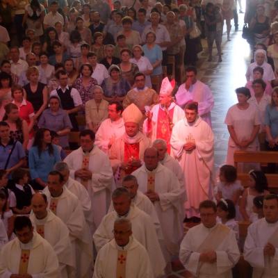 10 iunie: Iaşi: Procesiune cu Isus Euharisticul