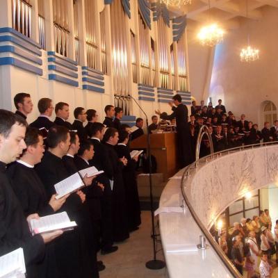 10 iunie: Iaşi: Procesiune cu Isus Euharisticul