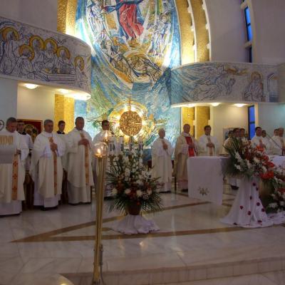 10 iunie: Iaşi: Procesiune cu Isus Euharisticul