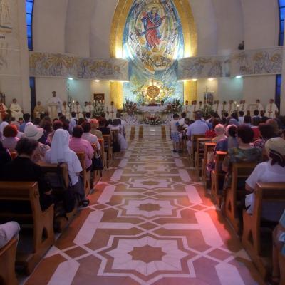 10 iunie: Iaşi: Procesiune cu Isus Euharisticul