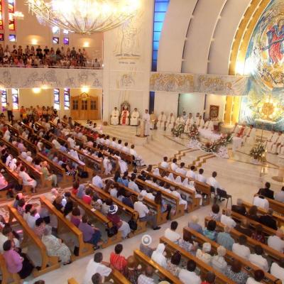 10 iunie: Iaşi: Procesiune cu Isus Euharisticul