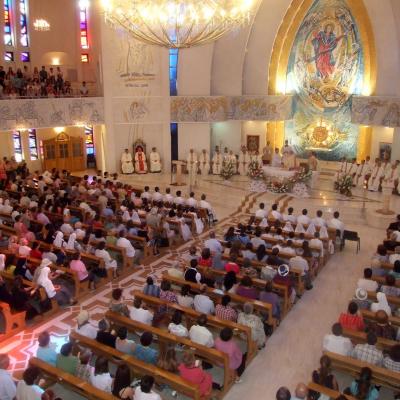 10 iunie: Iaşi: Procesiune cu Isus Euharisticul
