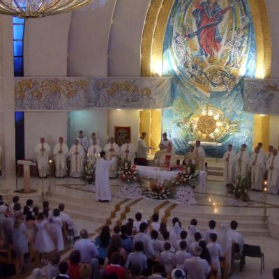 10 iunie: Iaşi: Procesiune cu Isus Euharisticul