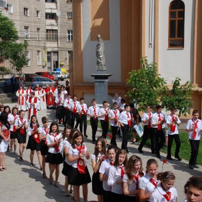 10 iunie: Bacău "Sfântul Nicolae": Conferirea sacramentului sfântului Mir