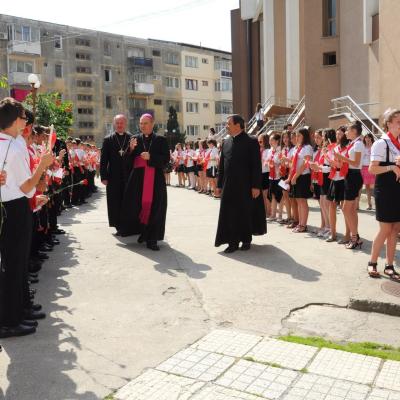 10 iunie: Bacău "Sfântul Nicolae": Conferirea sacramentului sfântului Mir