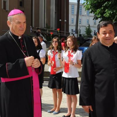 10 iunie: Bacău "Sfântul Nicolae": Conferirea sacramentului sfântului Mir