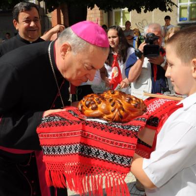 10 iunie: Bacău "Sfântul Nicolae": Conferirea sacramentului sfântului Mir