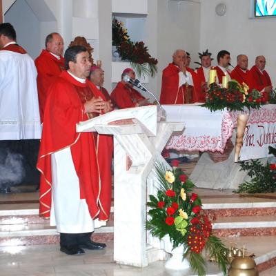10 iunie: Bacău "Sfântul Nicolae": Conferirea sacramentului sfântului Mir