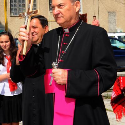 10 iunie: Bacău "Sfântul Nicolae": Conferirea sacramentului sfântului Mir