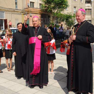 10 iunie: Bacău "Sfântul Nicolae": Conferirea sacramentului sfântului Mir