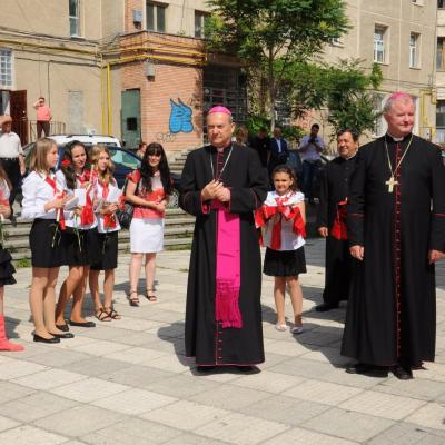 10 iunie: Bacău "Sfântul Nicolae": Conferirea sacramentului sfântului Mir