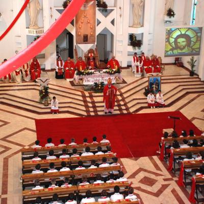 10 iunie: Bacău "Sfântul Nicolae": Conferirea sacramentului sfântului Mir