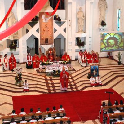 10 iunie: Bacău "Sfântul Nicolae": Conferirea sacramentului sfântului Mir
