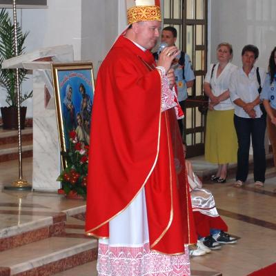 10 iunie: Bacău "Sfântul Nicolae": Conferirea sacramentului sfântului Mir