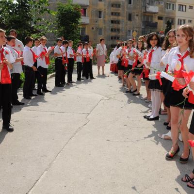 10 iunie: Bacău "Sfântul Nicolae": Conferirea sacramentului sfântului Mir