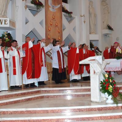 10 iunie: Bacău "Sfântul Nicolae": Conferirea sacramentului sfântului Mir