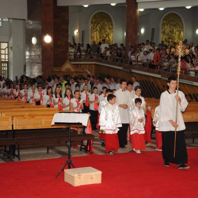 10 iunie: Bacău "Sfântul Nicolae": Conferirea sacramentului sfântului Mir