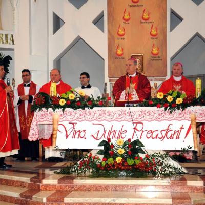 10 iunie: Bacău "Sfântul Nicolae": Conferirea sacramentului sfântului Mir