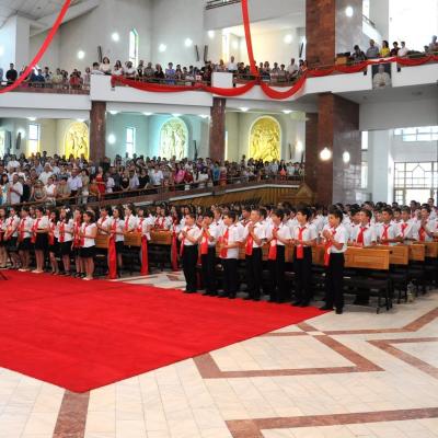 10 iunie: Bacău "Sfântul Nicolae": Conferirea sacramentului sfântului Mir