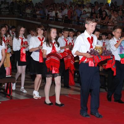 10 iunie: Bacău "Sfântul Nicolae": Conferirea sacramentului sfântului Mir