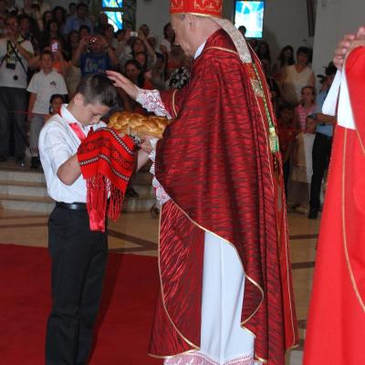 10 iunie: Bacău "Sfântul Nicolae": Conferirea sacramentului sfântului Mir