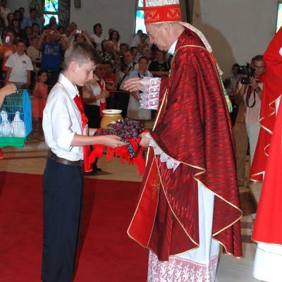 10 iunie: Bacău "Sfântul Nicolae": Conferirea sacramentului sfântului Mir
