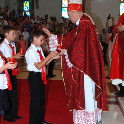10 iunie: Bacău "Sfântul Nicolae": Conferirea sacramentului sfântului Mir