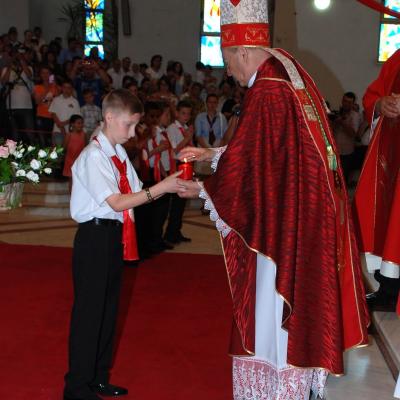 10 iunie: Bacău "Sfântul Nicolae": Conferirea sacramentului sfântului Mir