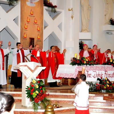 10 iunie: Bacău "Sfântul Nicolae": Conferirea sacramentului sfântului Mir