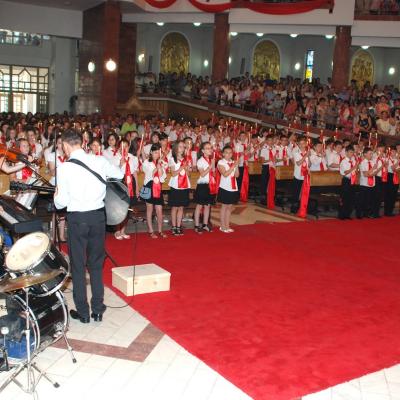 10 iunie: Bacău "Sfântul Nicolae": Conferirea sacramentului sfântului Mir