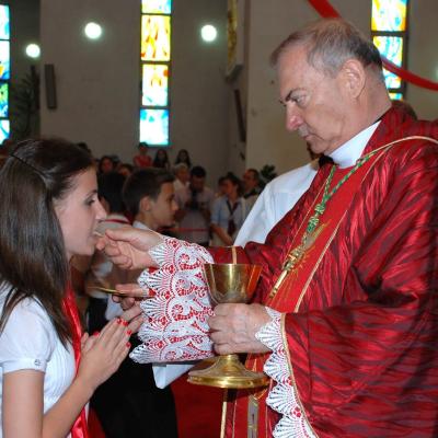10 iunie: Bacău "Sfântul Nicolae": Conferirea sacramentului sfântului Mir