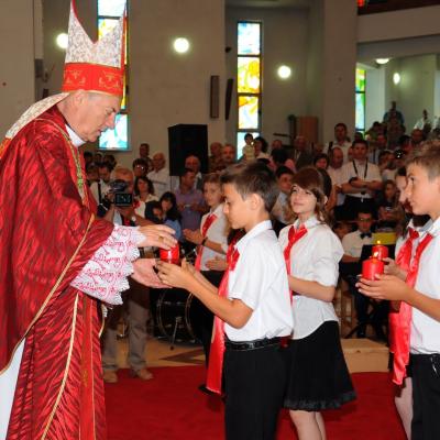 10 iunie: Bacău "Sfântul Nicolae": Conferirea sacramentului sfântului Mir