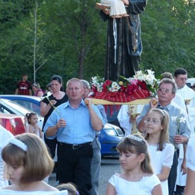 13 iunie: Iaşi: Hramul bisericii "Sfântul Anton de Padova"
