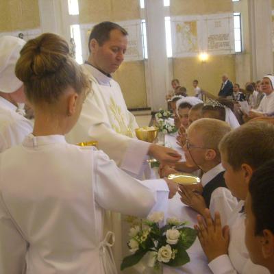 17 iunie: Şcheia: Prima Sfântă Împărtăşanie
