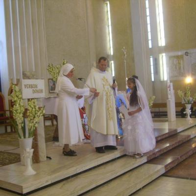 17 iunie: Şcheia: Prima Sfântă Împărtăşanie