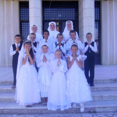 17 iunie: Şcheia: Prima Sfântă Împărtăşanie