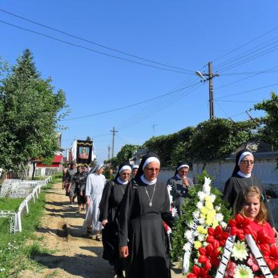 21 iunie: Gherăeşti: Funeraliile sr. Lenuţa Bereşoaei