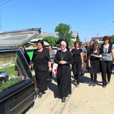 21 iunie: Gherăeşti: Funeraliile sr. Lenuţa Bereşoaei