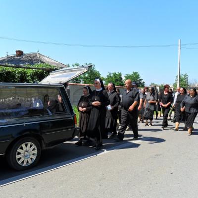 21 iunie: Gherăeşti: Funeraliile sr. Lenuţa Bereşoaei